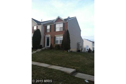 421 MacIntosh Cir - Photo 2 of 8