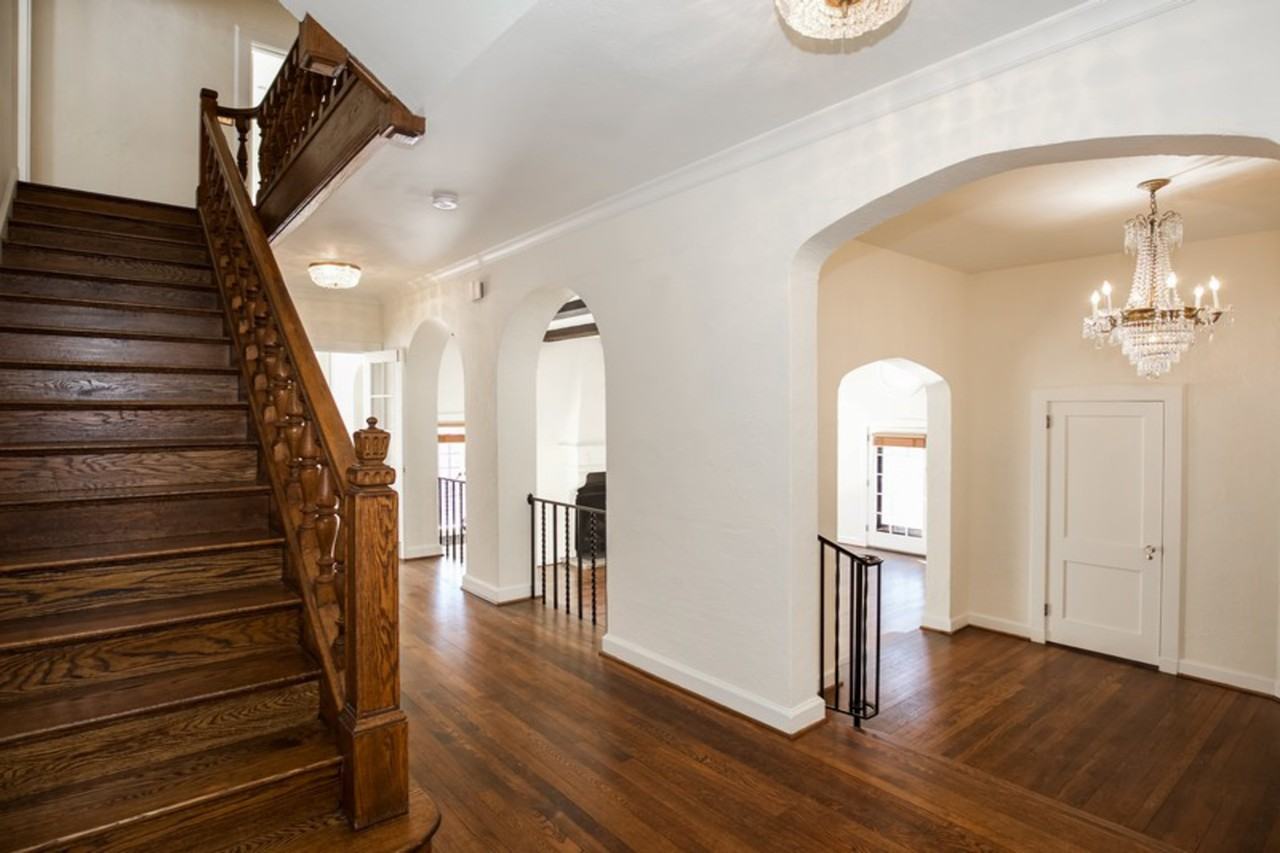 2701 32nd St NW - Photo 3 of 8