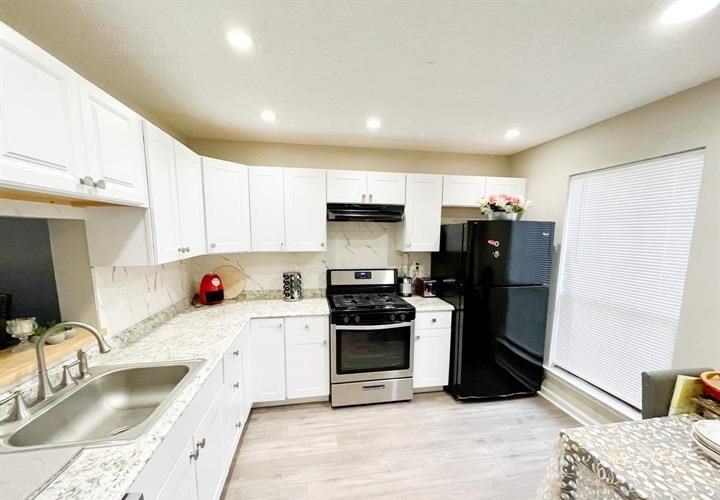 10 Tompkins Pl - Photo 3 of 16