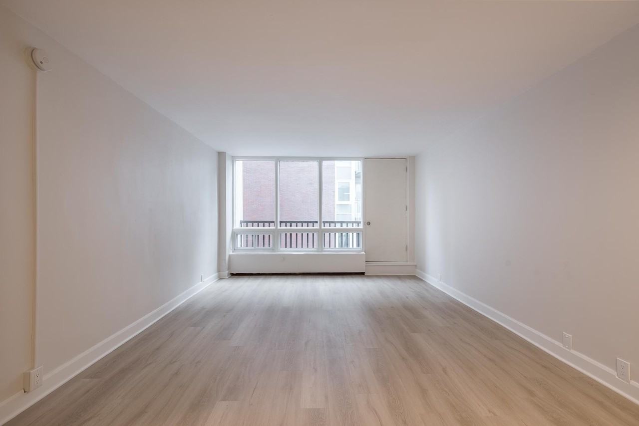 2121 Tupper - Photo 2 of 47