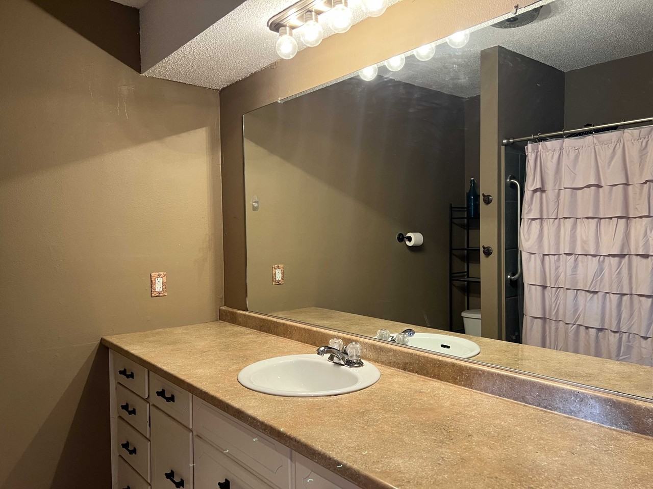 2510 Circle Dr #2 - Photo 6 of 13