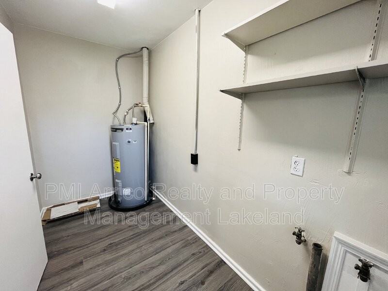 2025 4th St Ne - Photo 6 of 23