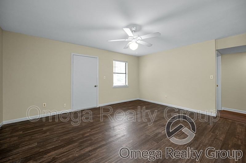 400 7th St E #2D - Photo 5 of 19