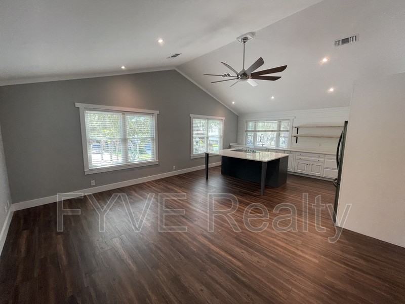 241 Georgia St - Photo 3 of 47