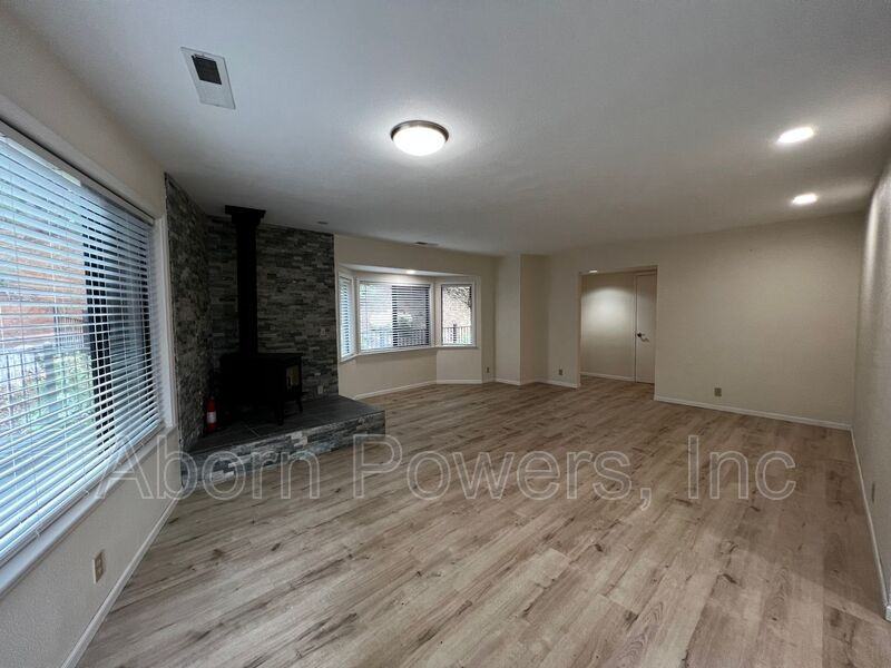 5111 Loch Leven Dr - Photo 3 of 11