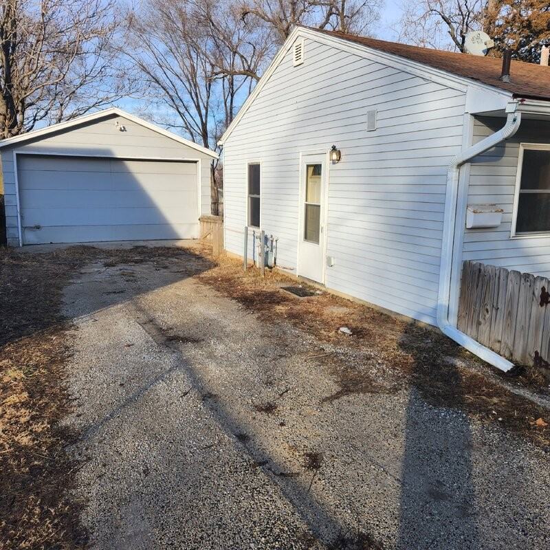 1302 E Madison Ave - Photo 3 of 15