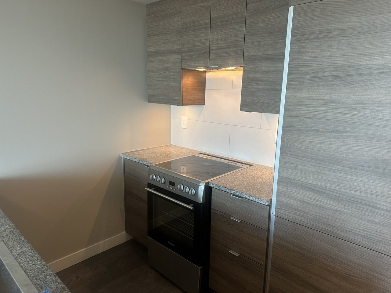 488 SE Marine Dr - Photo 2 of 5