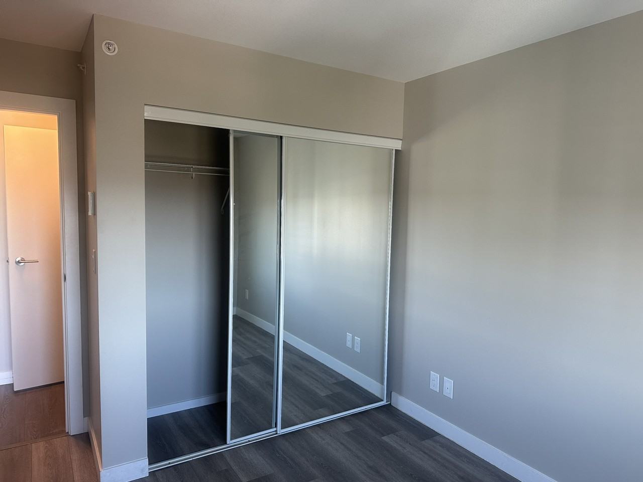 488 SE Marine Dr - Photo 3 of 5