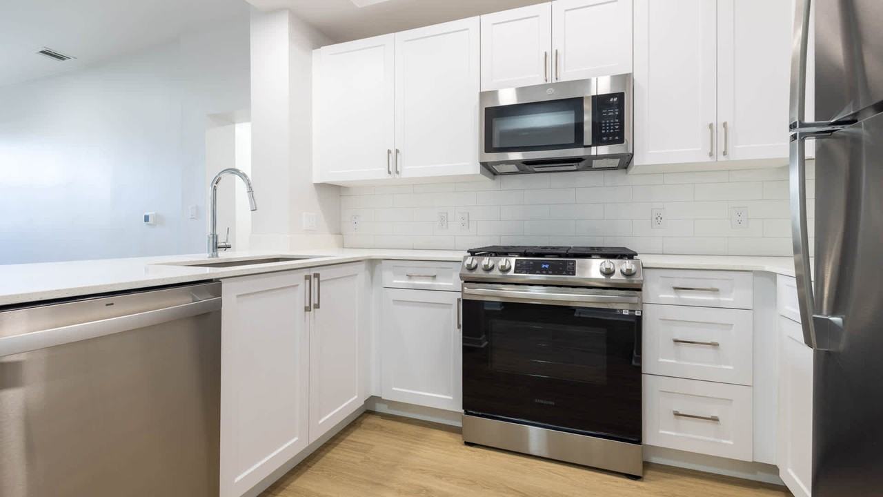 Artisan on 2nd - Photo 7 of 32