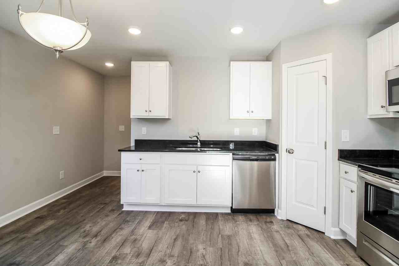 209 Partee St - Photo 5 of 16