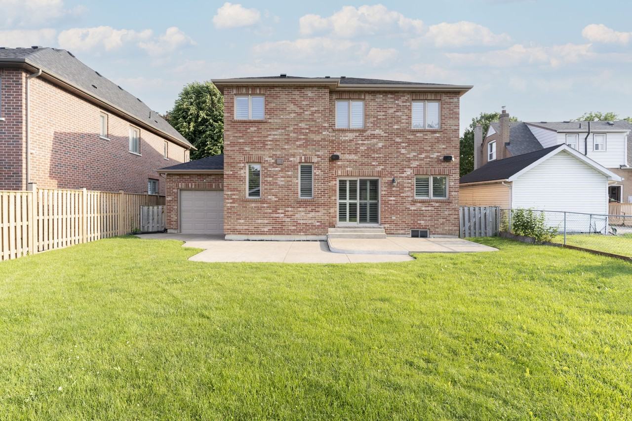 34 Yorkdale Crescent - Photo 2 of 18