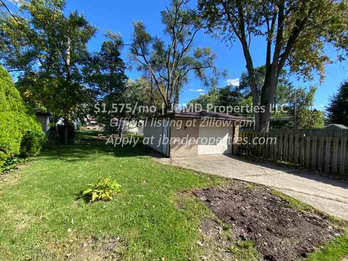 10024 Farley - Photo 2 of 27