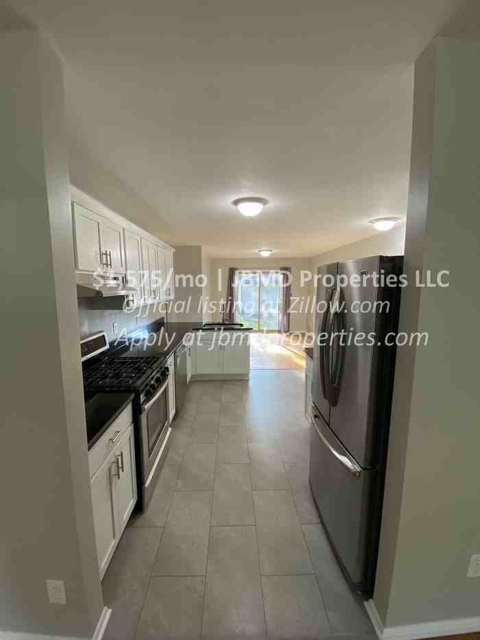 10024 Farley - Photo 3 of 27