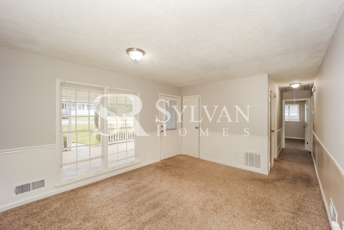 248 Essex Dr - Photo 3 of 16