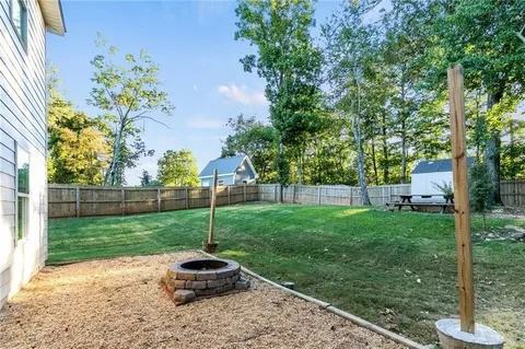 196 Lindsey Dr - Photo 3 of 26