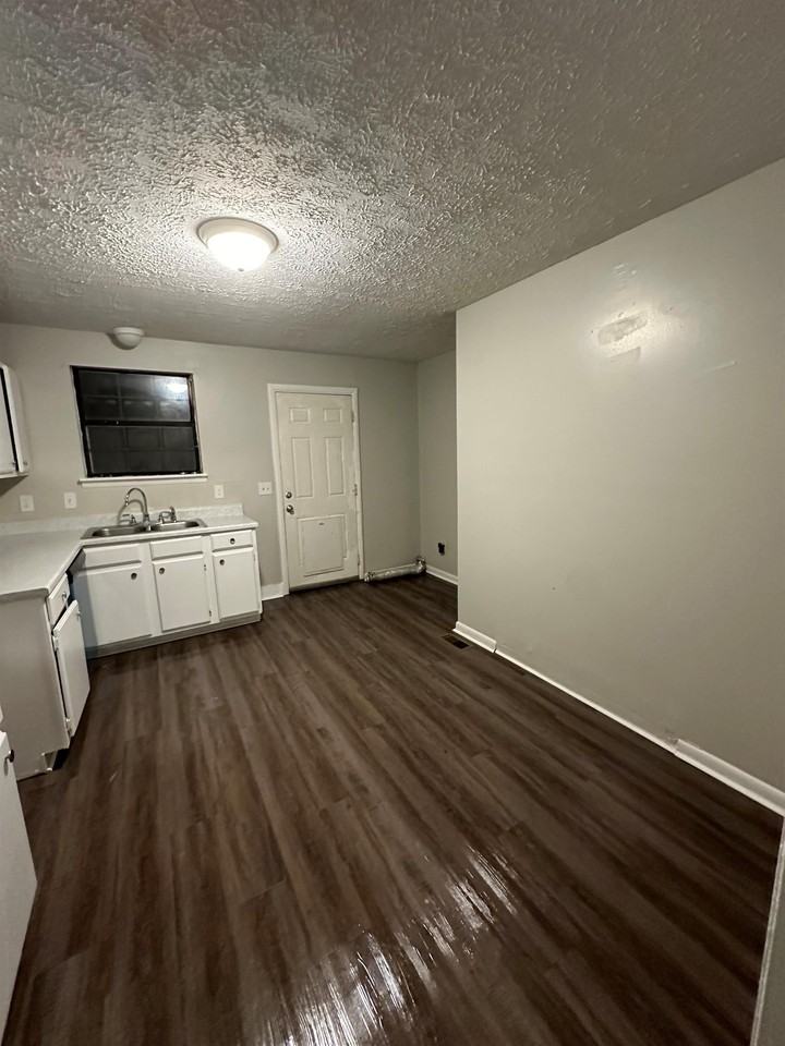 508 Cedarmont Dr #1 - Photo 3 of 5