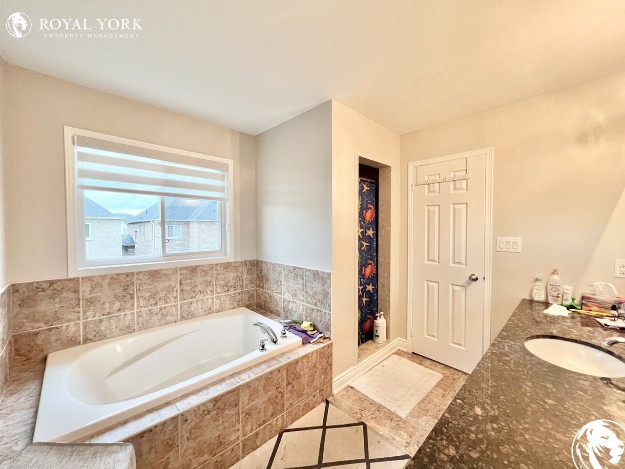 8 Carter St - Photo 2 of 33