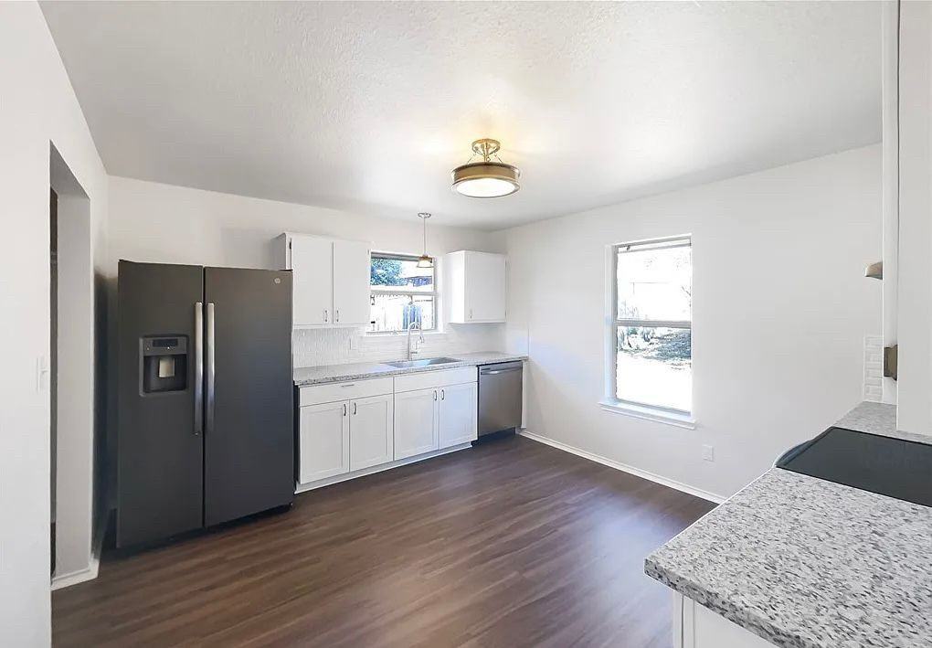 1511 Normeadows Cir - Photo 2 of 5