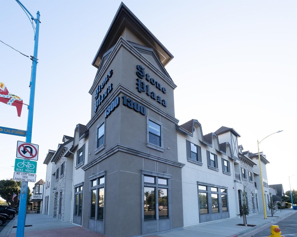 Stone Plaza 2071300 Draper St #207, Kingsburg, CA 93631