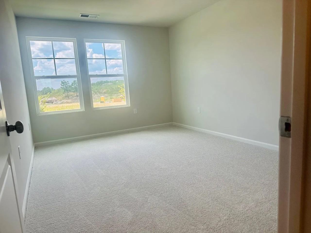 2206 Kasota Ln - Photo 4 of 30