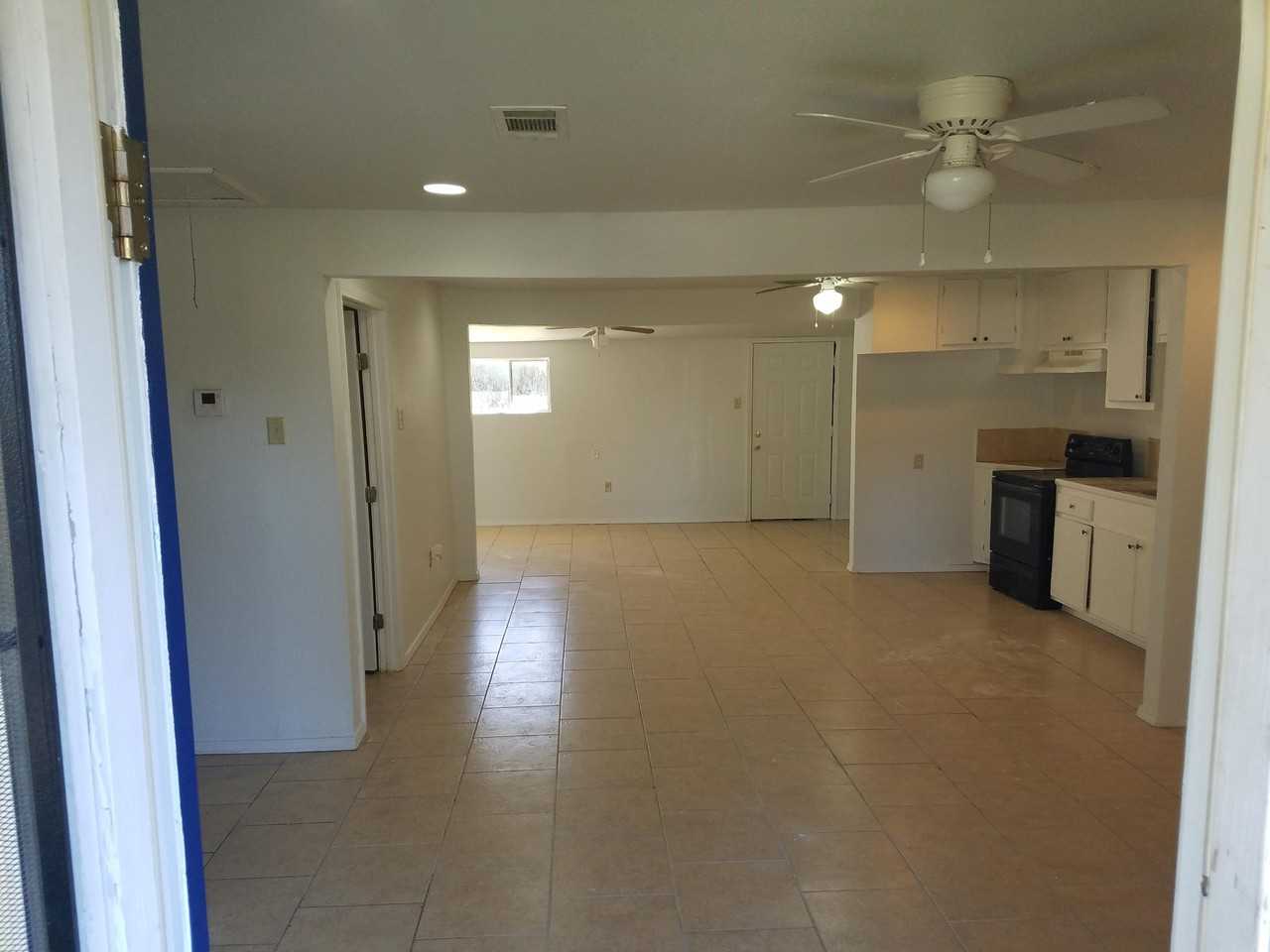 4934 Stephen Girard Ave #1 - Photo 5 of 6