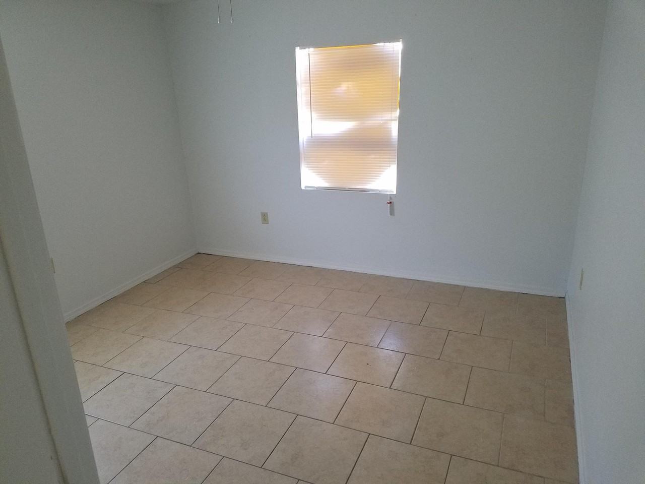 4934 Stephen Girard Ave #1 - Photo 6 of 6