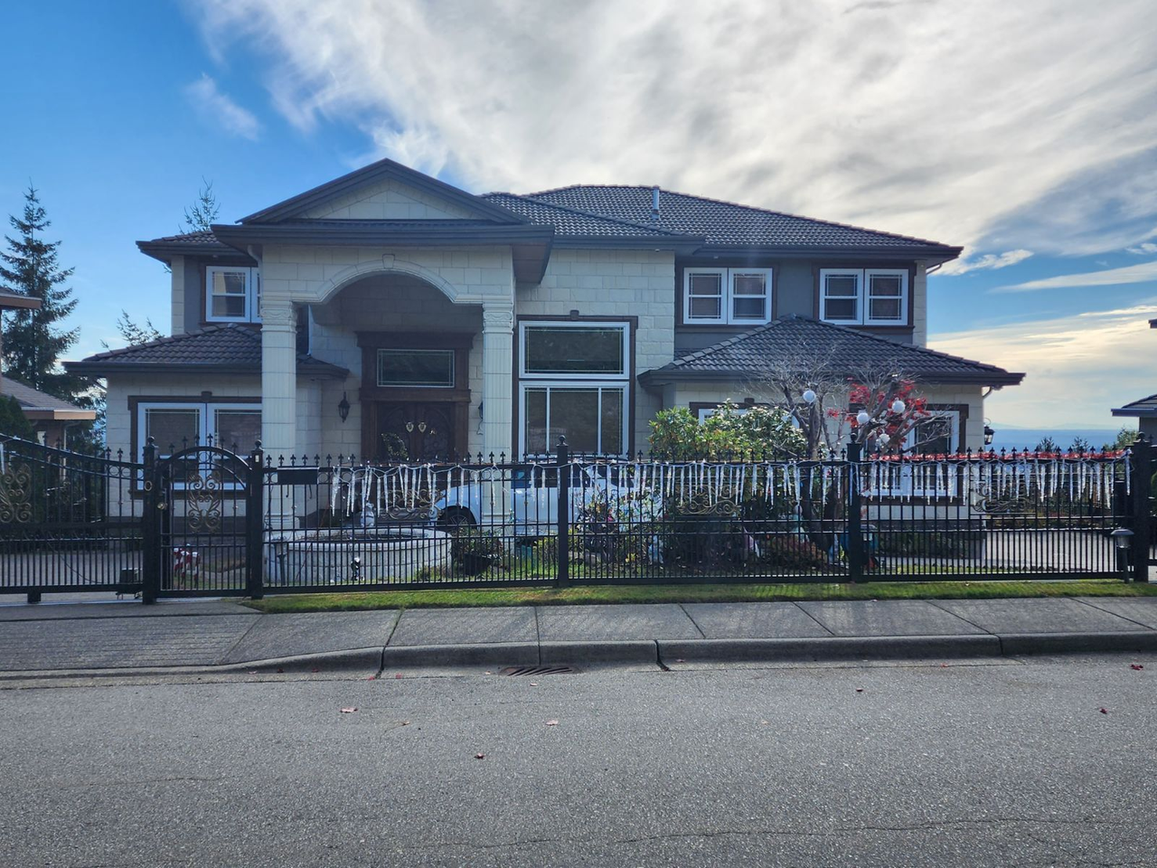 1507 West Plateau area near Coquitlam Centre 1, Coquitlam, BC V3E 2Y1