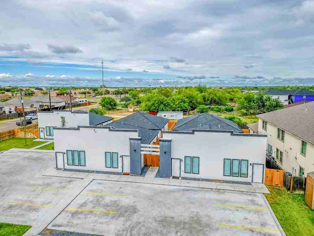 1429 W Harrison Ave #1 - Photo 2 of 9