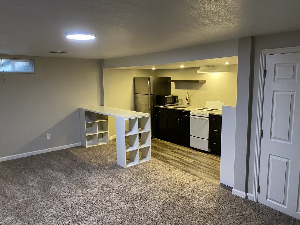 130 N Meade Ave - Photo 2 of 13