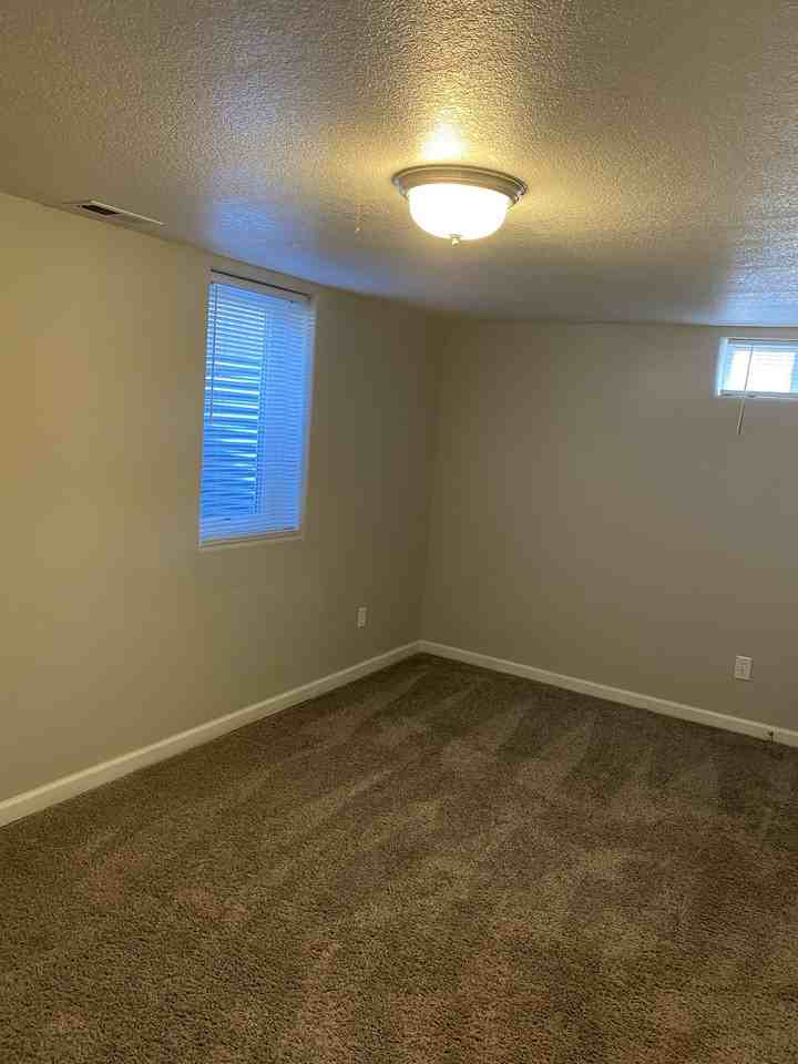 130 N Meade Ave - Photo 5 of 13