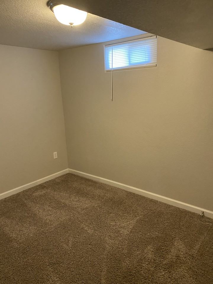 130 N Meade Ave - Photo 6 of 13