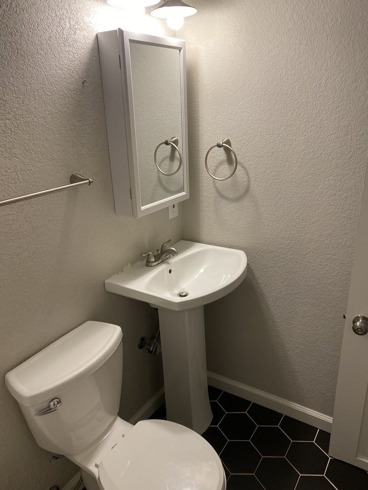 130 N Meade Ave - Photo 7 of 13