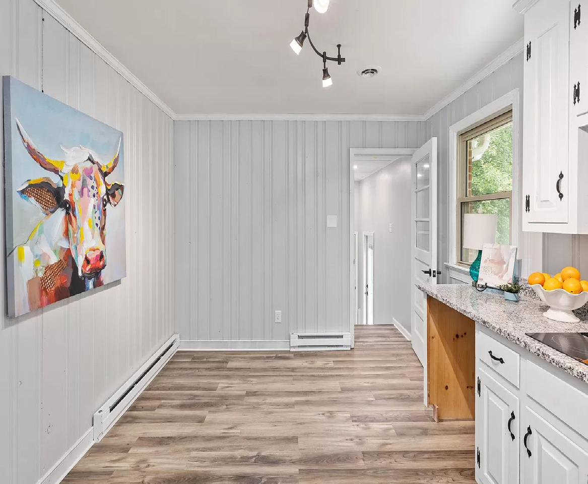 10511 Lunswood Rd - Photo 2 of 9