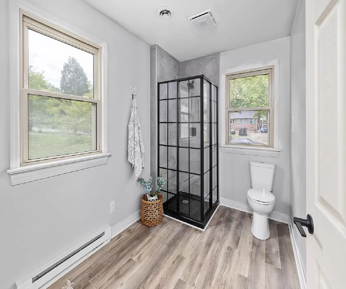 10511 Lunswood Rd - Photo 3 of 9