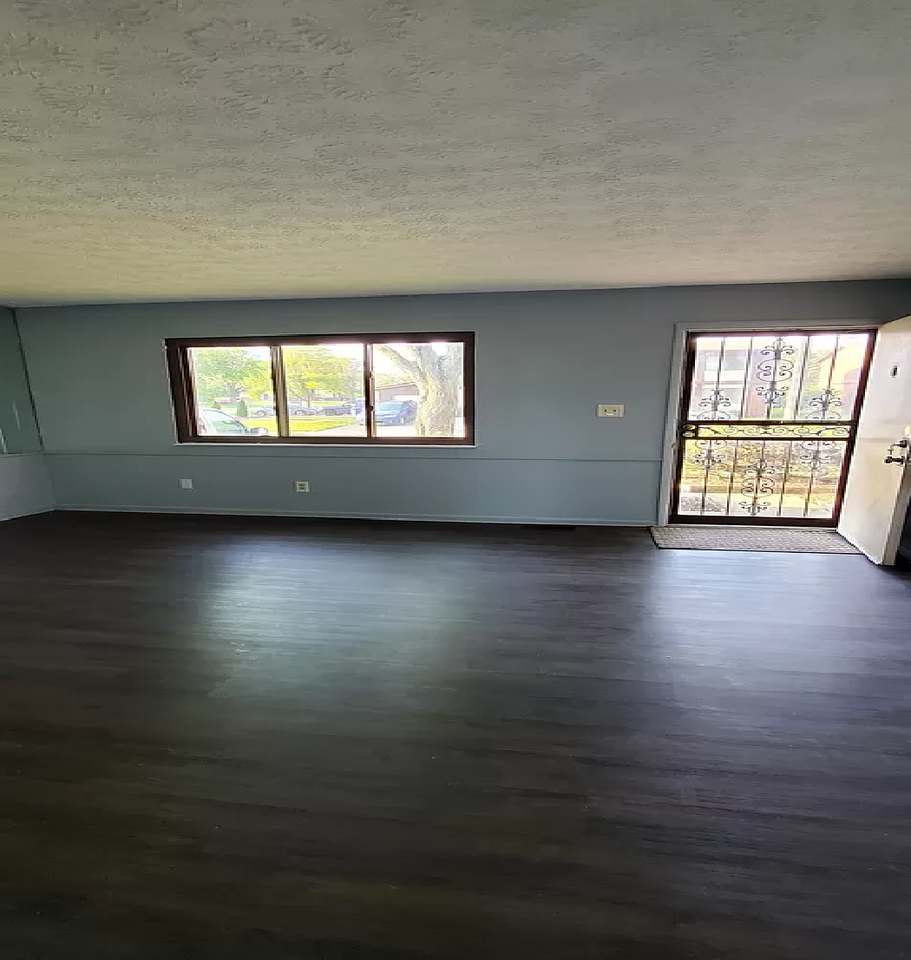 3105 Easthaven Dr S - Photo 2 of 7