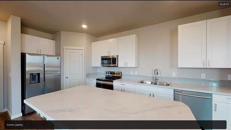 211 Molinar St - Photo 2 of 11