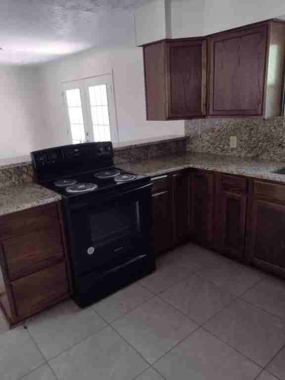 1416 Pidcoke St - Photo 4 of 13