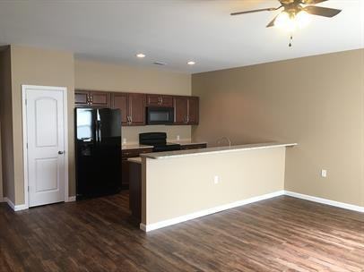 413 W Iron St - Photo 2 of 7