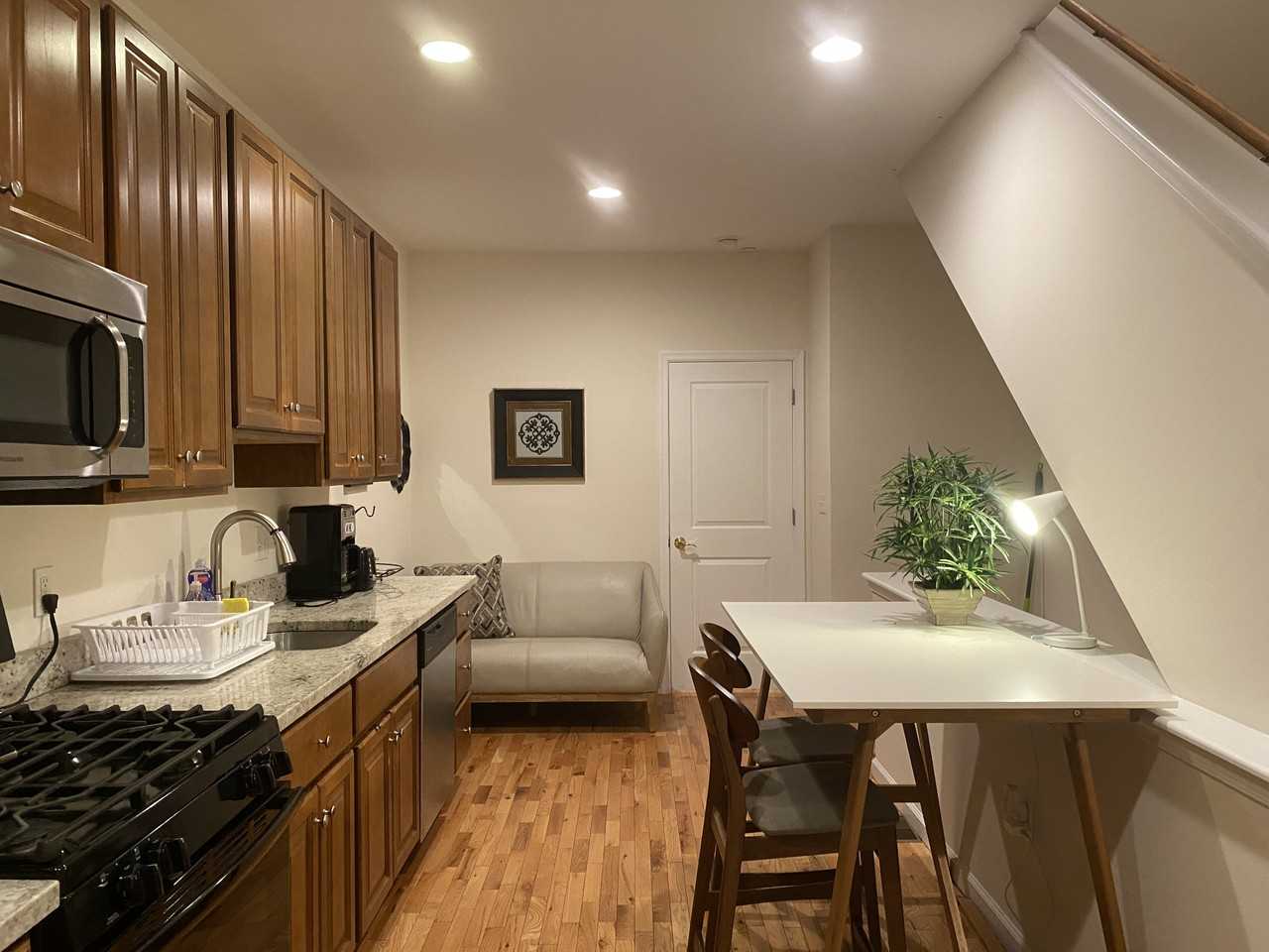 425 N Holly St - Photo 2 of 50