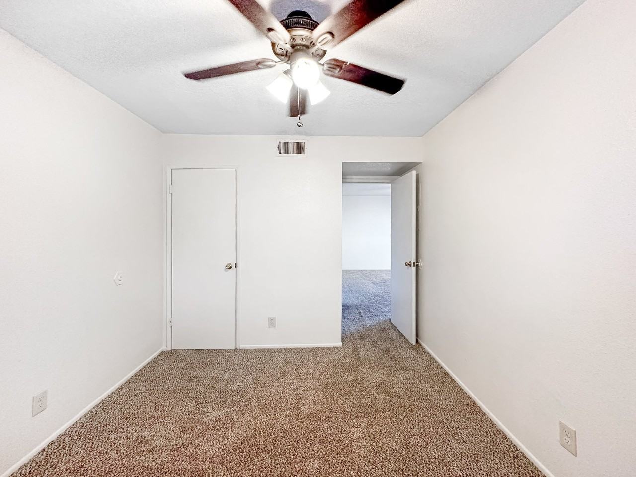 940 W Graaf Ave #B - Photo 6 of 12