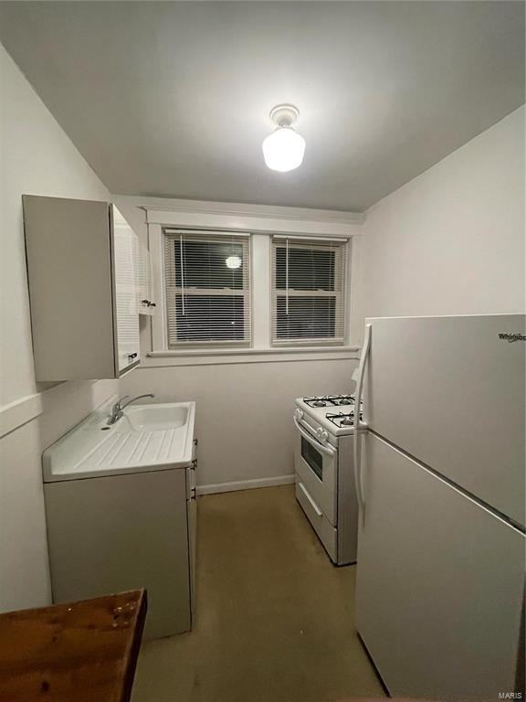 3956 Dover Pl #2W - Photo 3 of 6