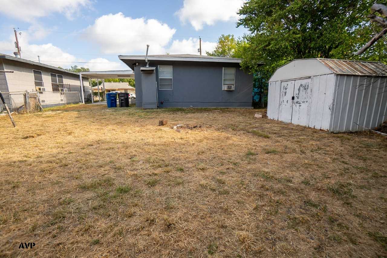 110 Jay Williams St - Photo 2 of 12