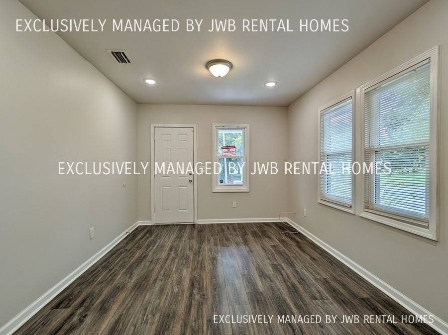 2030 Commonwealth Ave - Photo 2 of 8