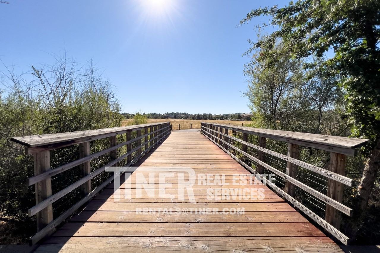 506 Monet Lane - Photo 4 of 36