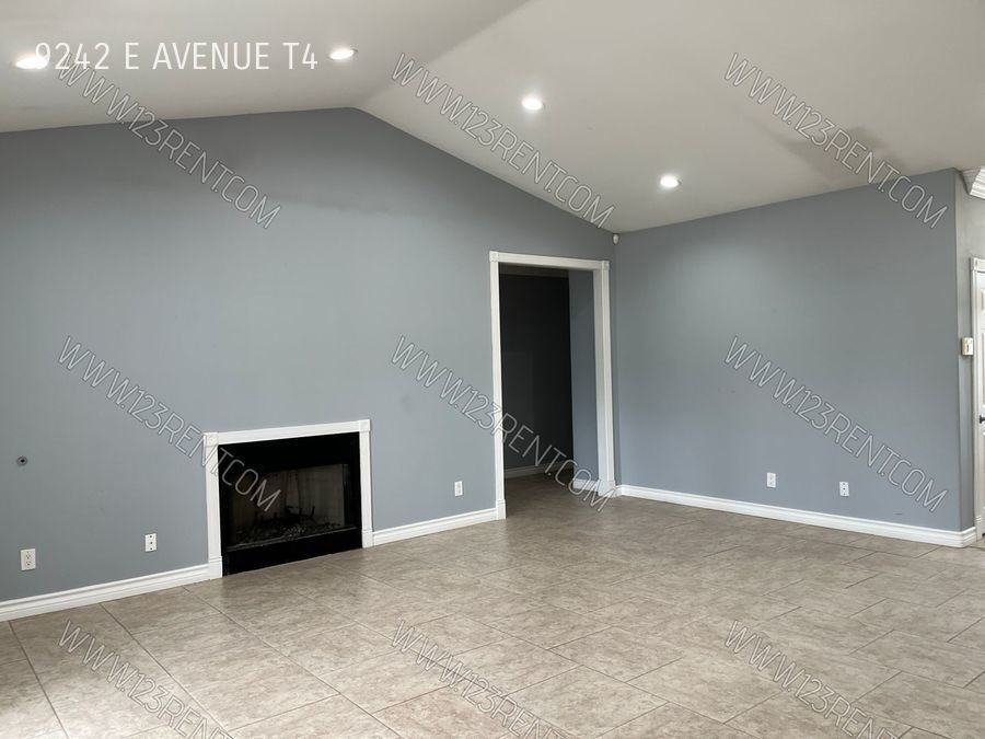 9242 E Avenue T4 - Photo 3 of 33