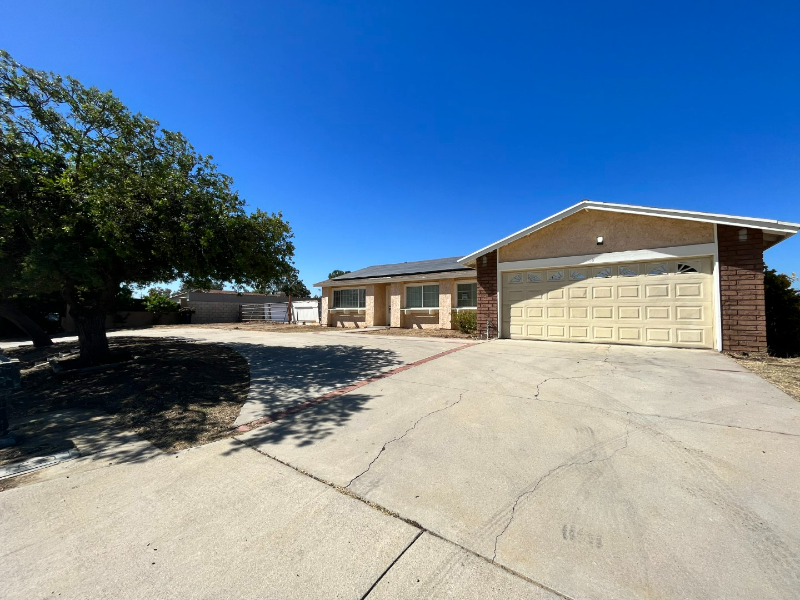 8450 Saddle Creek Dr - Photo 2 of 26