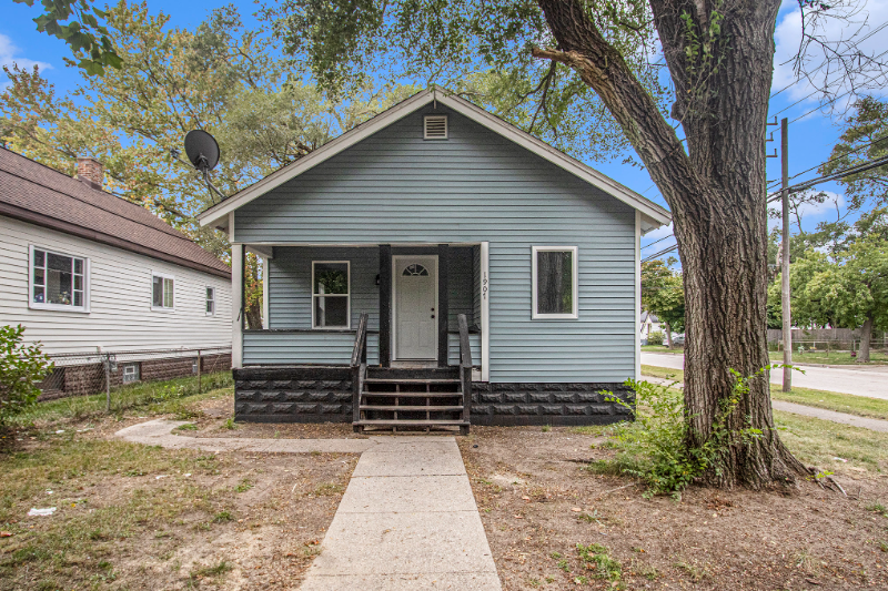 1907 Mcilwraith St - Photo 2 of 17