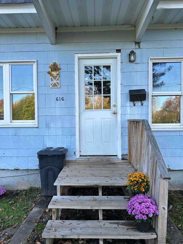 616 W 2nd St S - Photo 2 of 18