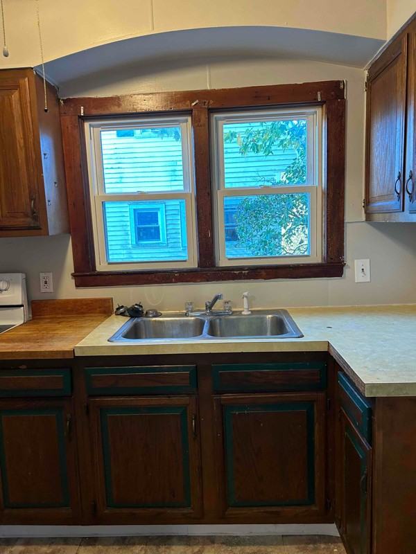 616 W 2nd St S - Photo 3 of 18