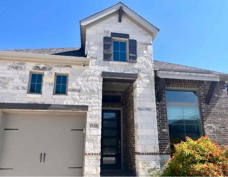 2126 Thayer Cv - Photo 2 of 40